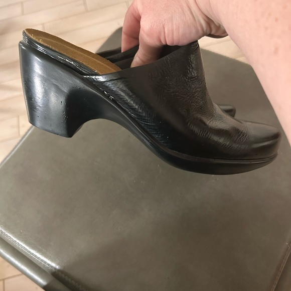 COPY - Naot shiny black leather heeled mules. EUC. Size 38 - Picture 5 of 7